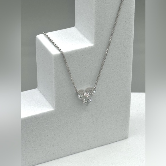 1.5CTTW 3 x 0.5 CT Diamond Necklace in 18k white gold - Picture 2 of 3
